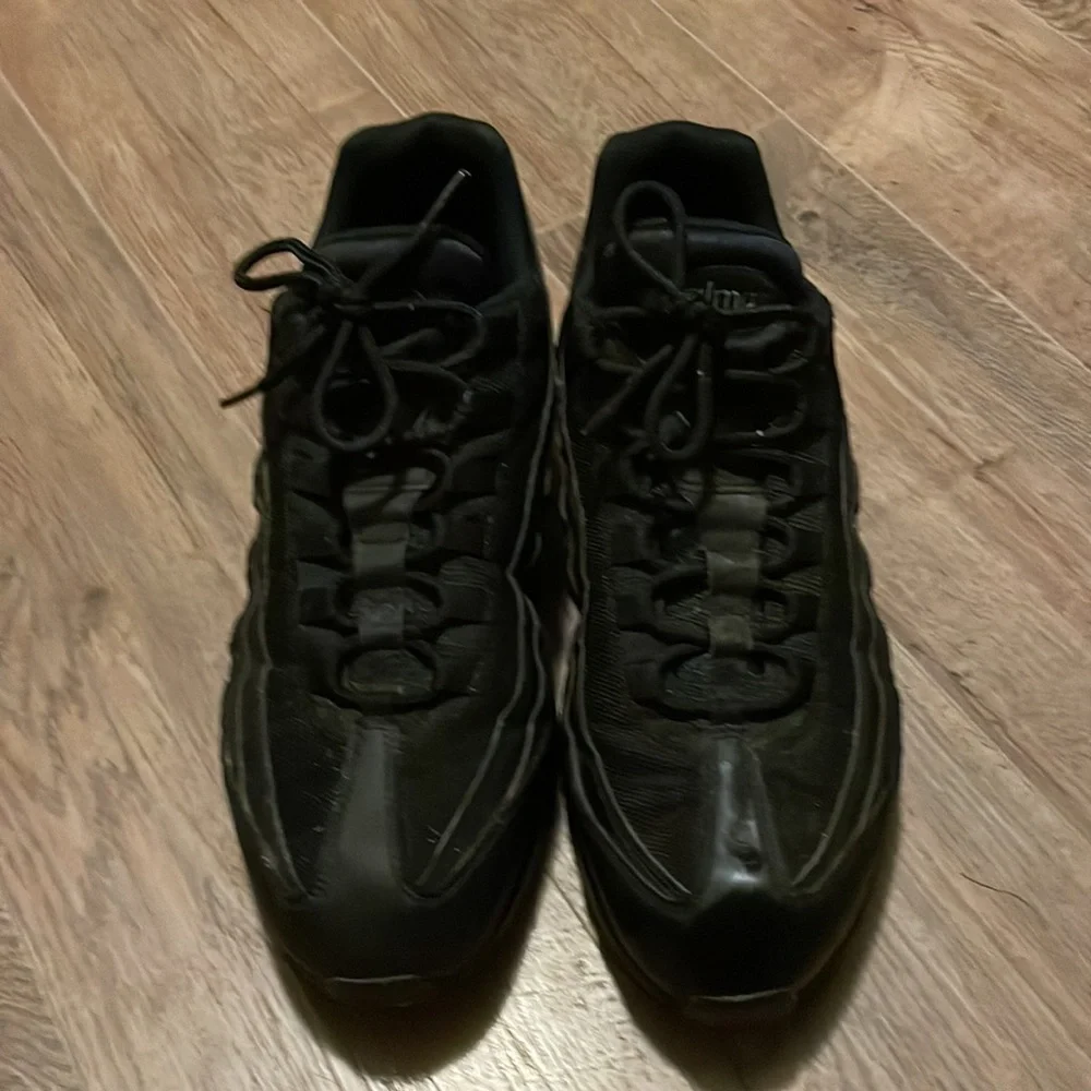 Nike Air Max Shoes - Picture 2 of 7